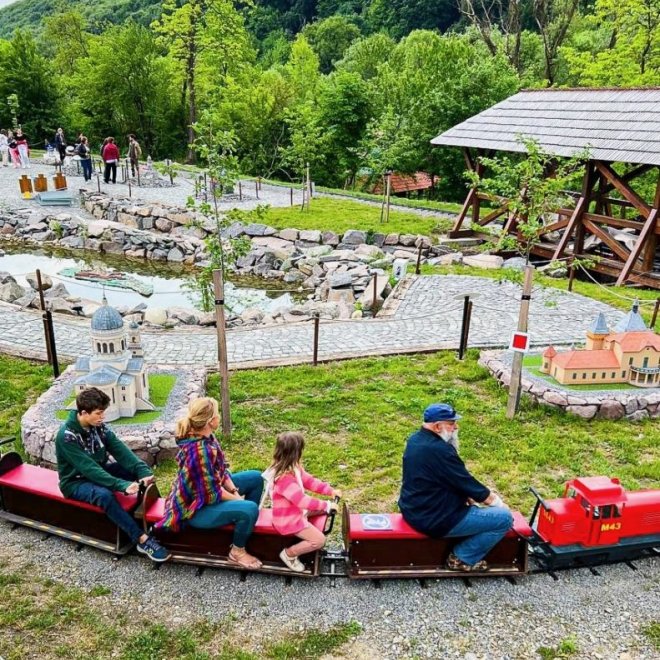 Excursie o zi in Transilvania - Statuia Inima lui Isus de pe Vf. Gordon si Mini Park Transilvania +Insect Park, 20 Iulie 2025