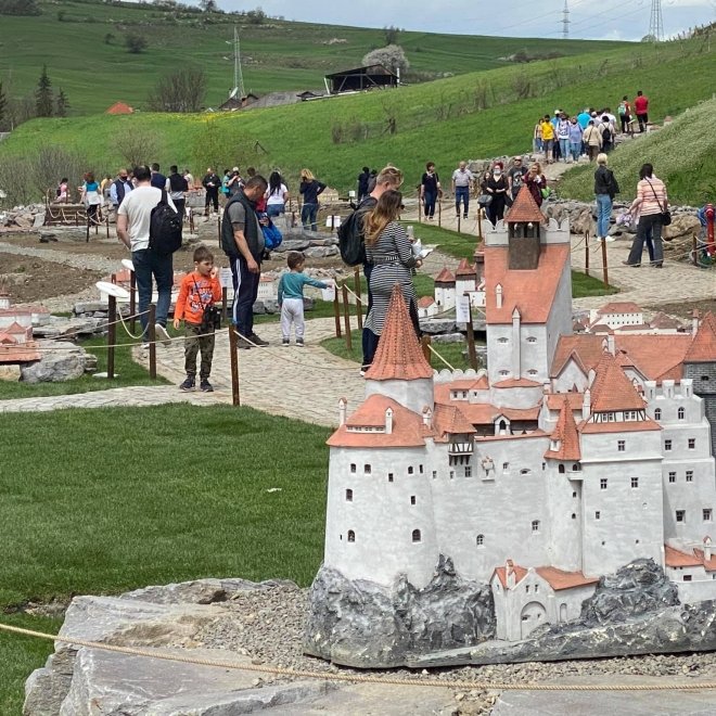 Excursie o zi in Transilvania - Statuia Inima lui Isus de pe Vf. Gordon si Mini Park Transilvania +Insect Park, 20 Iulie 2025