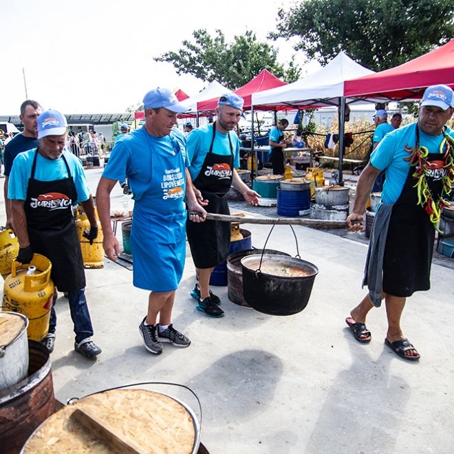 Oferta: 50% Reducere la a 2-a Persoana 💣 Excursie o zi - Festivalul borsului de la Jurilovca, 21 Septembrie 