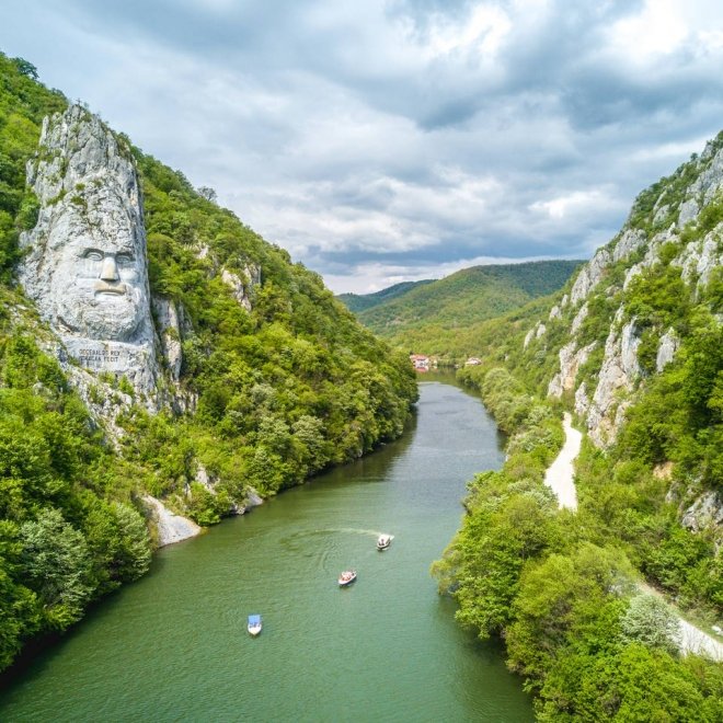 🍂 Anotimpuri în Cheile Nerei – Beusnita | 4 Zile de Natura Salbatica, Ape Turcoaz si Liniste de Toamna