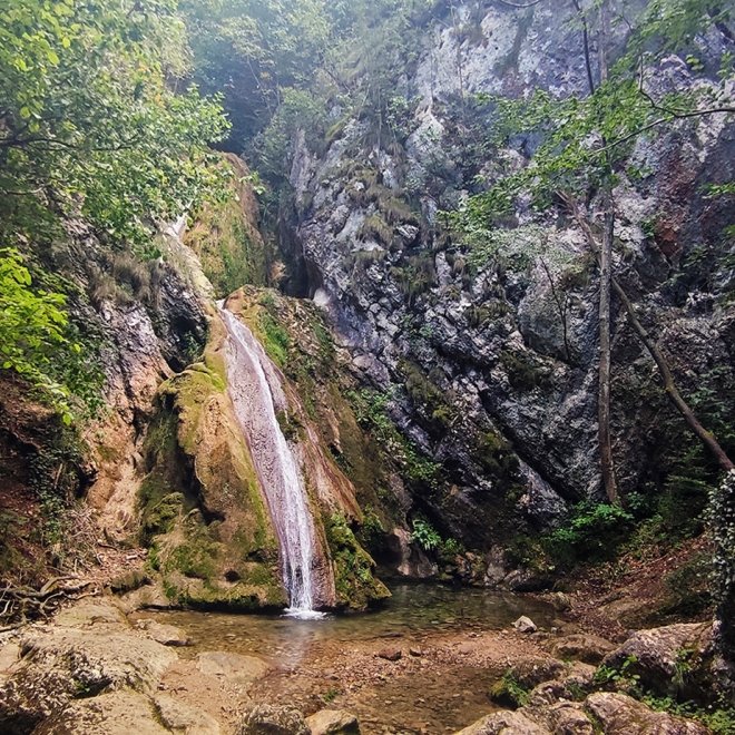 🍂 Anotimpuri în Cheile Nerei – Beusnita | 4 Zile de Natura Salbatica, Ape Turcoaz si Liniste de Toamna