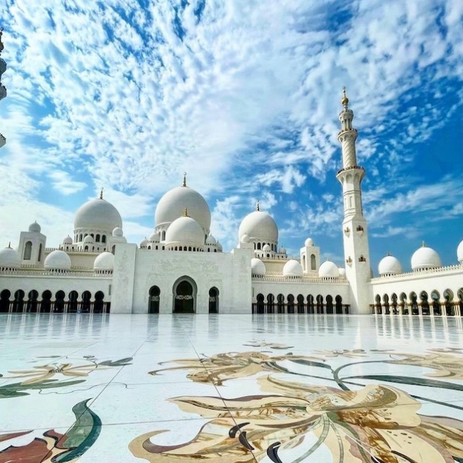 Sejul in Dubai, Abu Dhabi 8 zile, 7 nopti Hotel 4* (15-22 ianuarie  2026), transport Avion